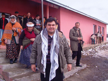 Balcılar, Balcıya arı kovanlarını soruyor ..